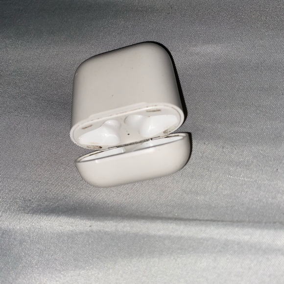 Air pod 1 case only - Picture 6 of 8